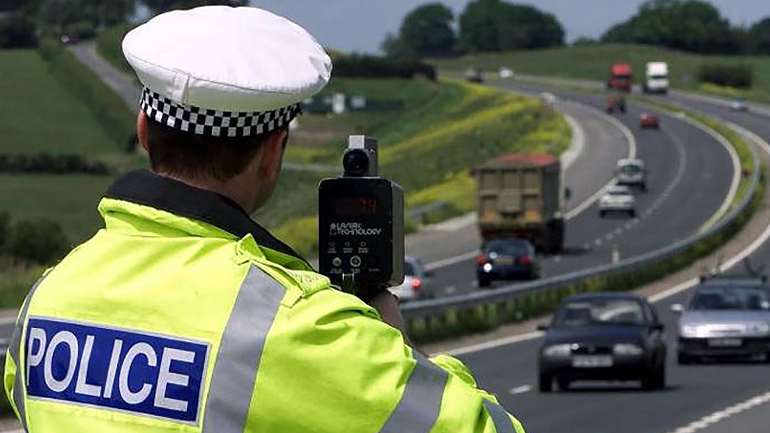 Του πήραν το δίπλωμα για 10 χρόνια λόγω υπερβολικής ταχύτητας